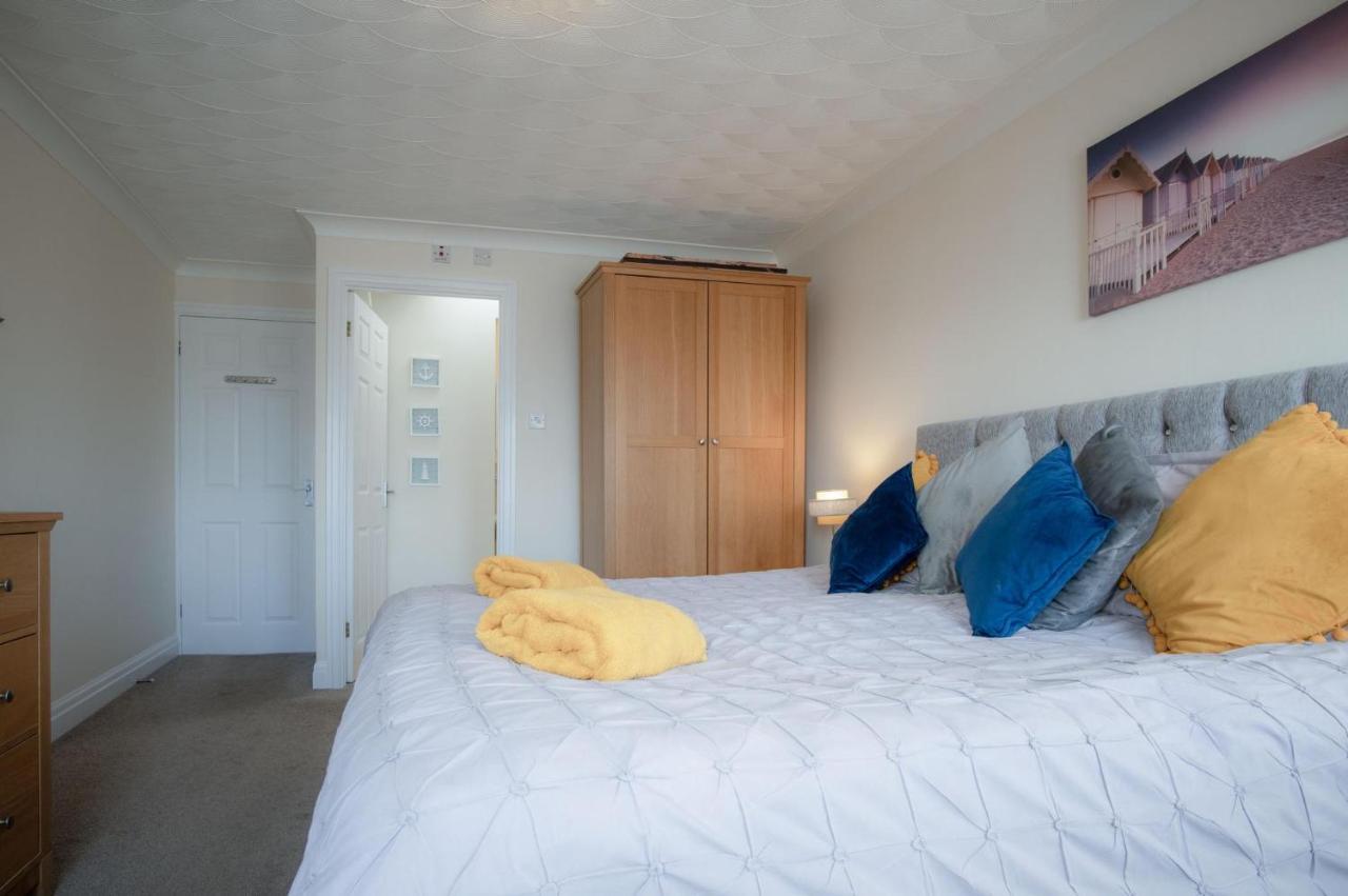 North Beach Heights - 2 Bedroom Penthouse - Tenby Exterior photo