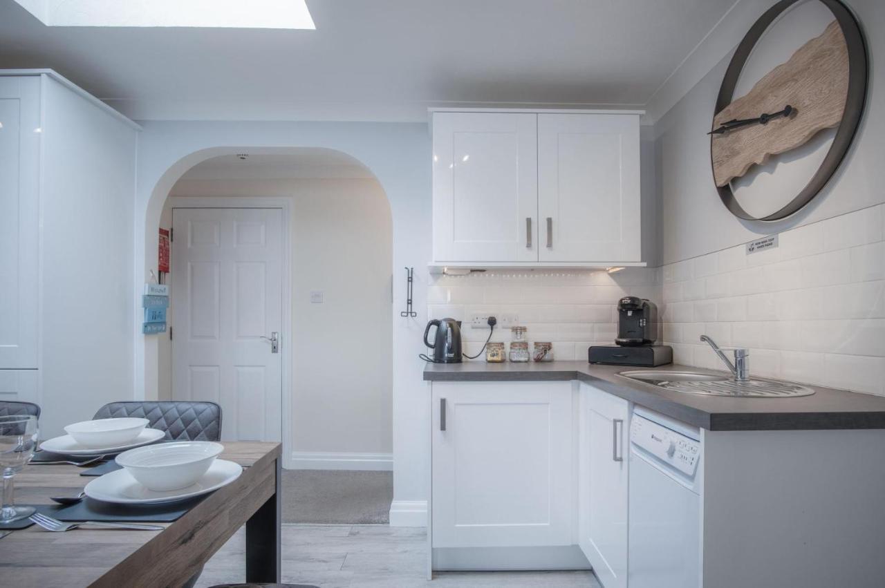 North Beach Heights - 2 Bedroom Penthouse - Tenby Exterior photo