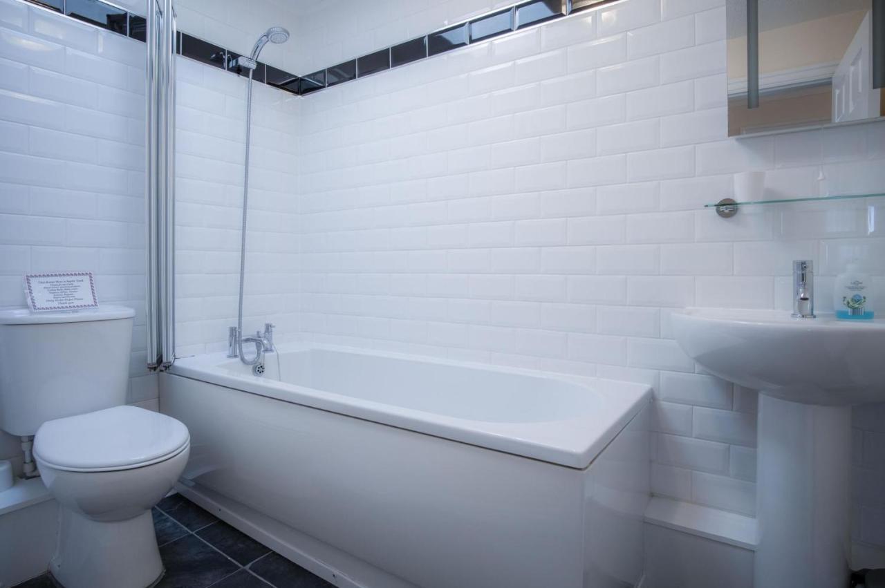 North Beach Heights - 2 Bedroom Penthouse - Tenby Exterior photo
